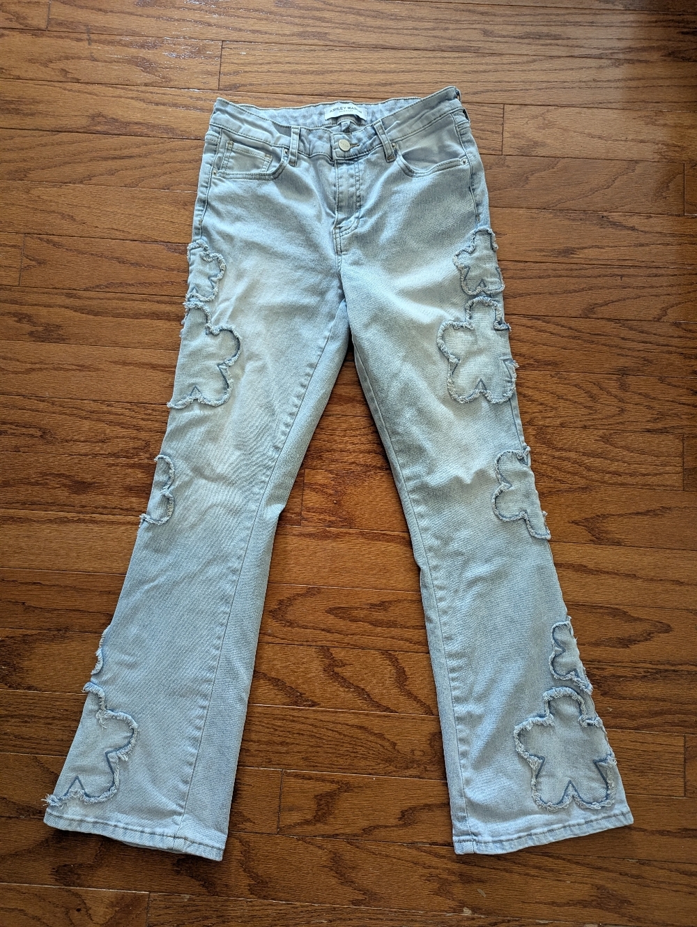 Ashley Mason jeans - light wash denim - flower design - size 7 but fit small